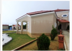 Villa non meublée à louer à Baguida 